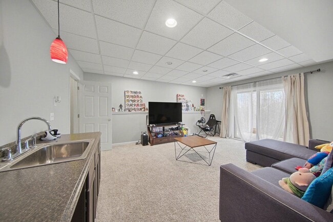 Building Photo - 1495 Chapleau Dr