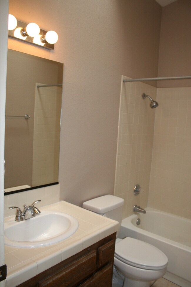Building Photo - 4600 Beechwood St