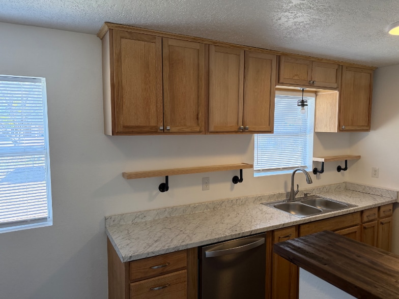 Building Photo - 406 Anderson Dr