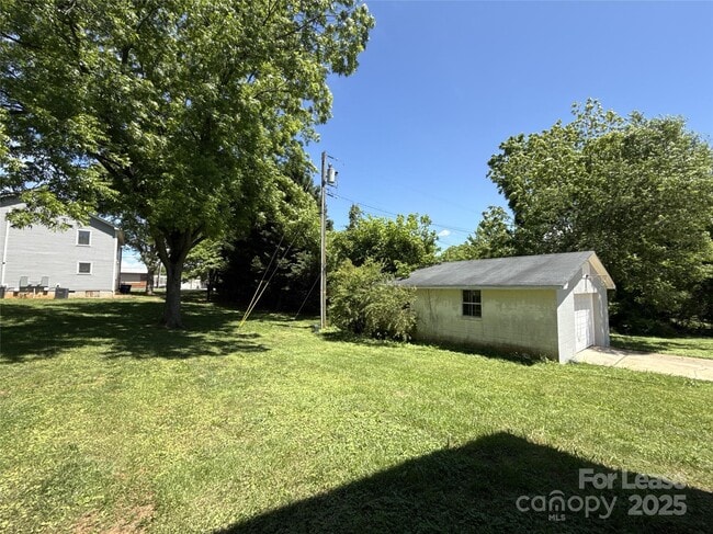 Building Photo - 133 Openview Dr