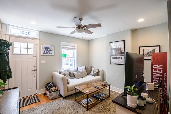 Building Photo - Charming Two Bedroom in Fishtown