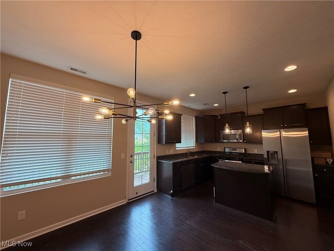 Building Photo - 6140 N Pointe Dr