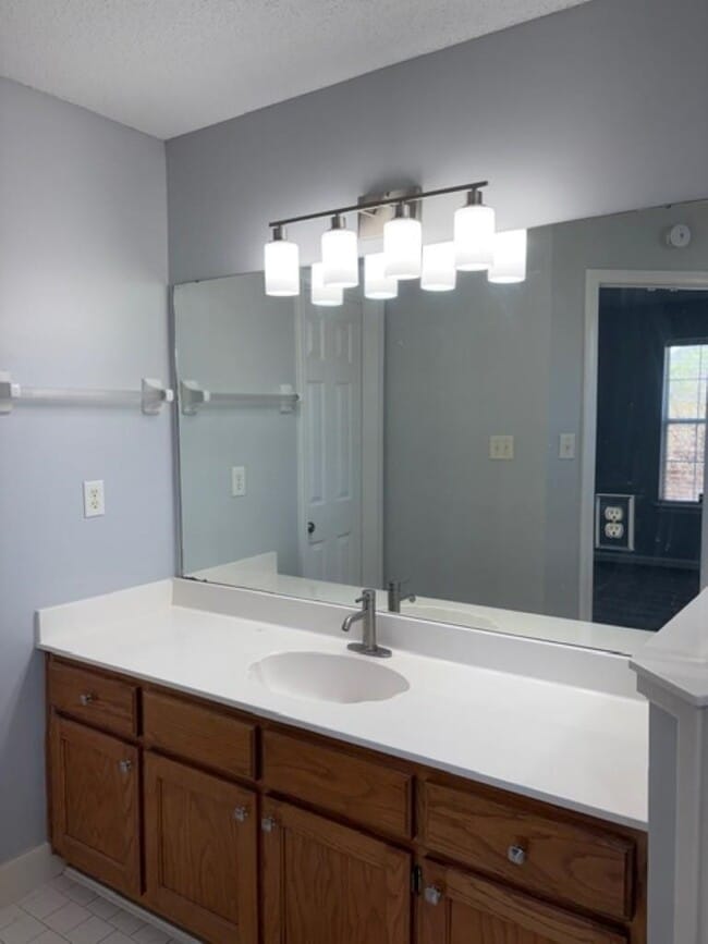 Building Photo - 1139 Breezy Valley Dr