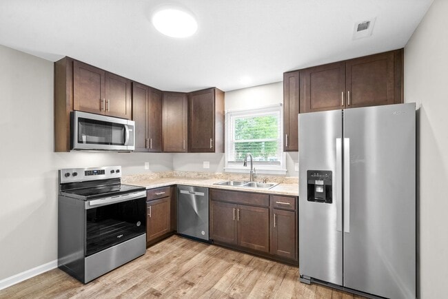 Building Photo - 147 Darlene Dr