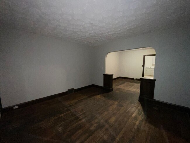 Building Photo - 10012 Greenview Ave