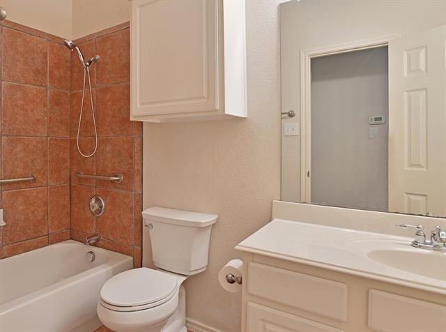Building Photo - 1073 Red Hawk Dr