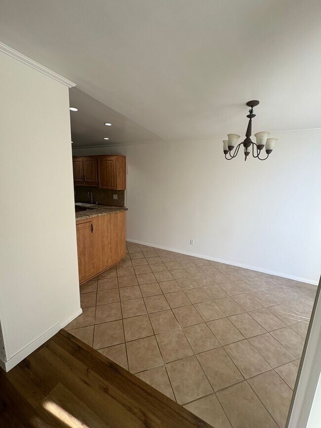 Building Photo - Spacious 2-Bed, 2-Bath Condo in Prime Culver City Location – Freshly Updated!