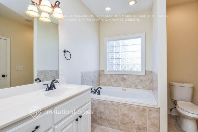 Building Photo - 111 River Knoll Dr