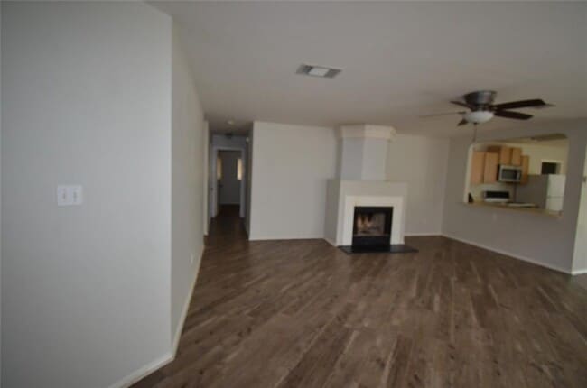 Building Photo - 12724 Bartholdi St