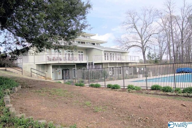 Building Photo - 250 W Lake Cir