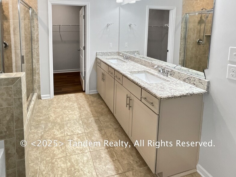 Building Photo - 8020 Forest Hills Dr