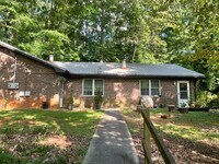 Building Photo - 2 bedroom 1 bath duplex is located off Whitehead Rd!