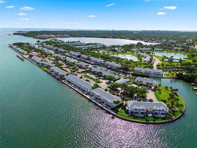 Building Photo - 4751 Coquina Key Dr SE