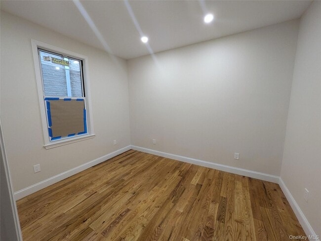 Building Photo - 104-55 42nd Ave