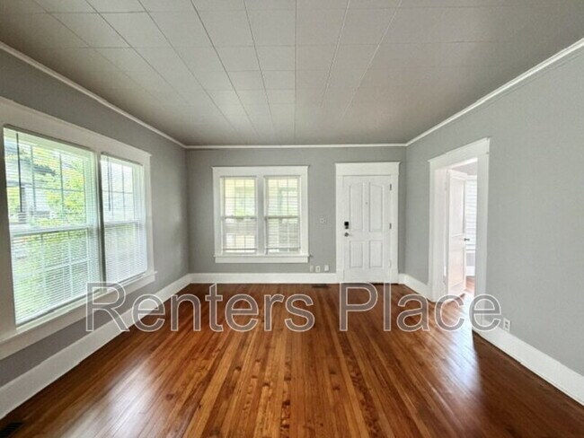 Building Photo - 204 S Birch St