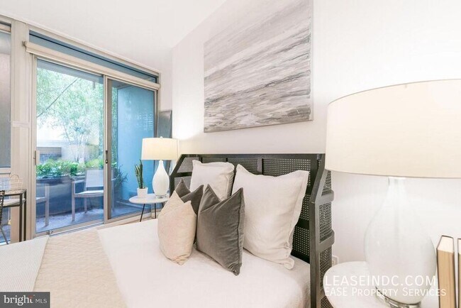 Building Photo - 1300 13th St NW