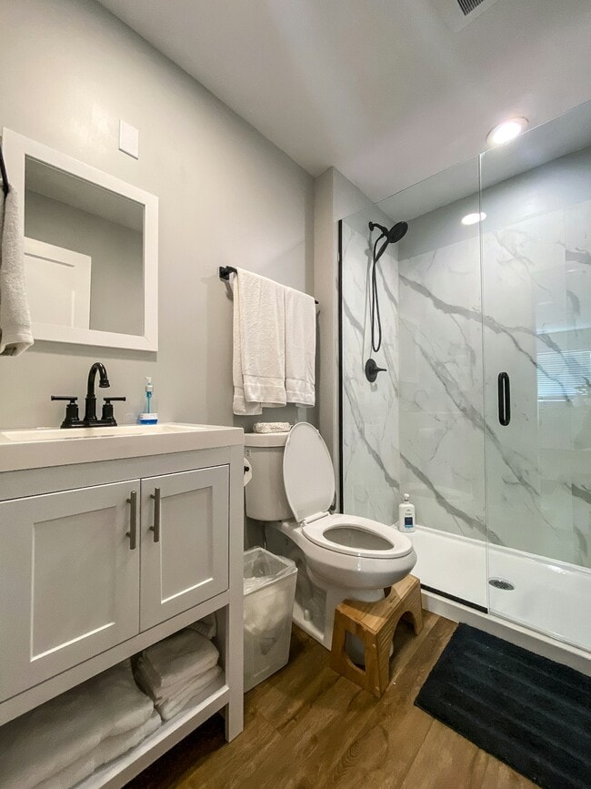 Building Photo - 2715 NE Weidler St