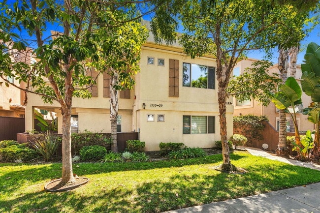 Building Photo - Your Furnished Coastal Escape Awaits!