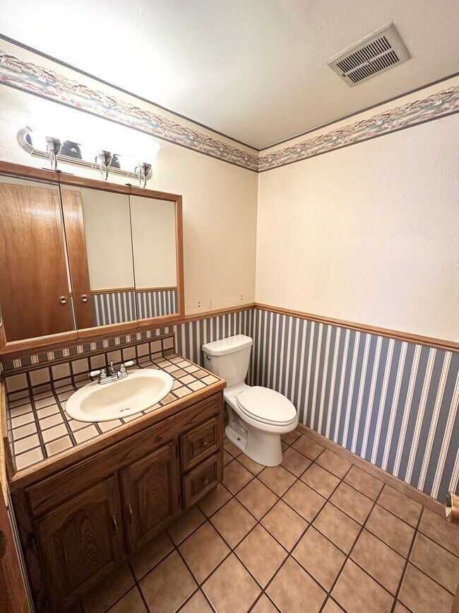 Building Photo - **Special Offer: 50% Off First Month's Rent**