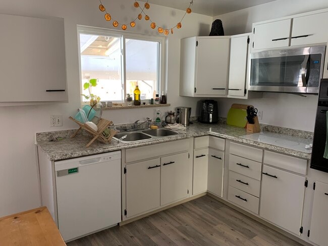 Building Photo - 220 Tulane Dr