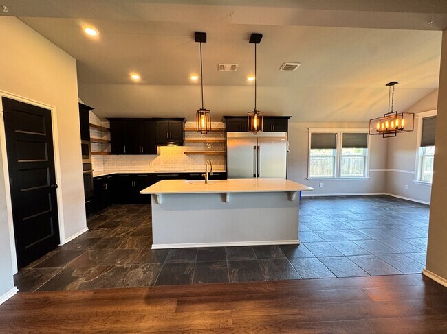 Building Photo - 1104 Black Mesa Rd