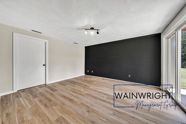 Building Photo - 7213 Peppervine Ct