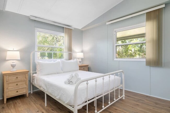 Building Photo - 10034 Hamp Dr