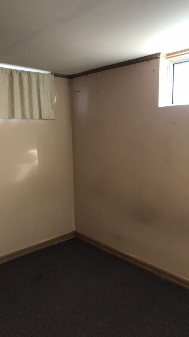 Building Photo - 2 Bedroom 2 Bath House with detached Garage