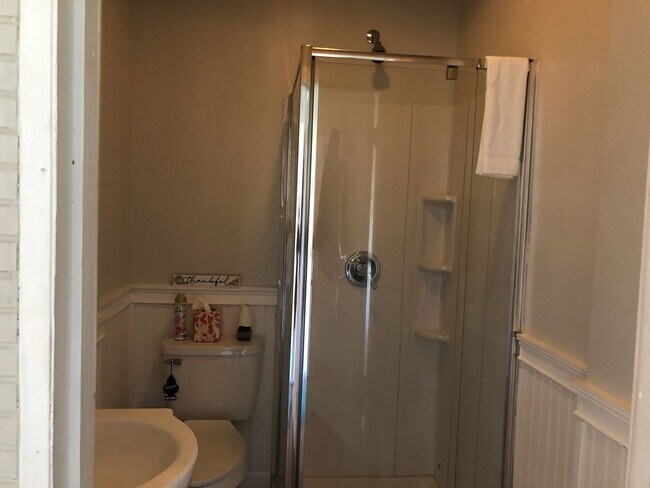 Building Photo - 2 Bedroom House Near E.C. Glass High School