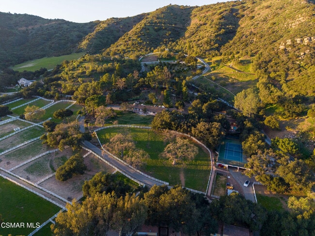 Building Photo - 1753 Hidden Vly Rd