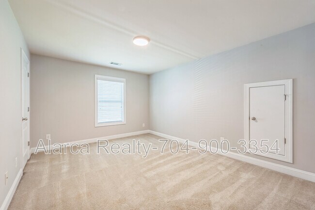 Building Photo - 1016 Ridgehaven Rd