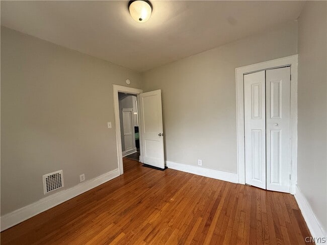 Building Photo - 526 Boyden St
