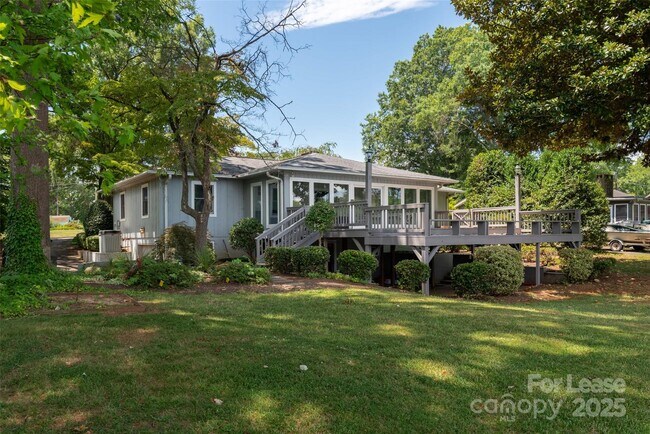 Building Photo - 5006 Kiser Island Rd