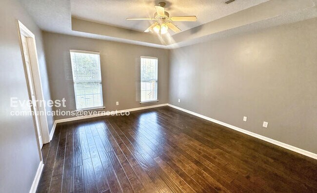 Building Photo - Charming 3-Bedroom Home with Garage / Pet-...