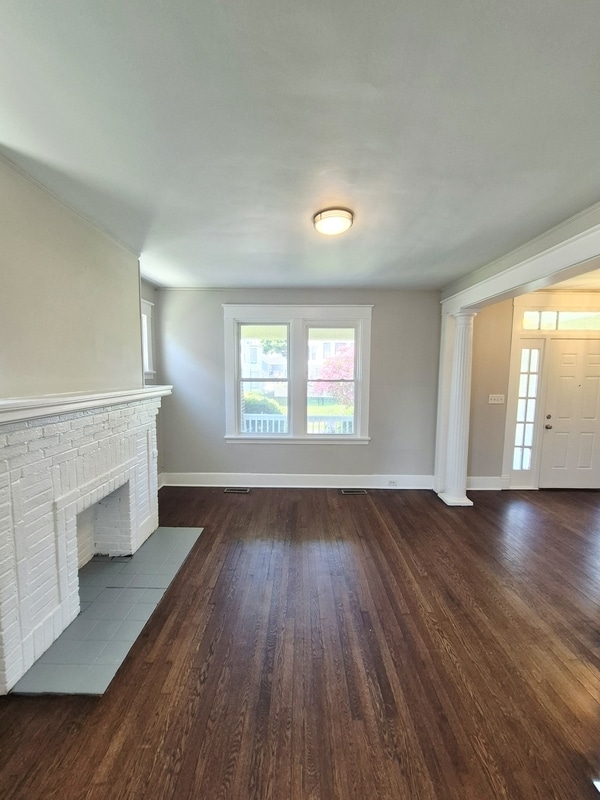 Building Photo - 2113 Barton Ave