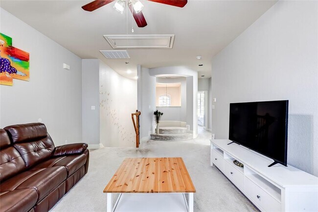 Building Photo - 2500 Charolais Ct