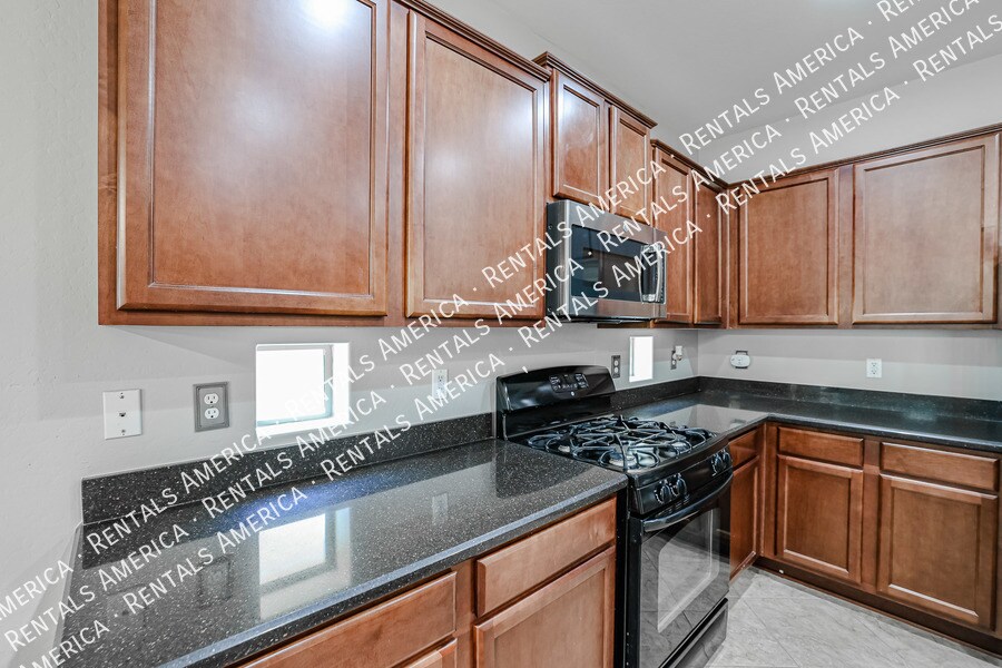 Building Photo - 7045 S Legend Dr