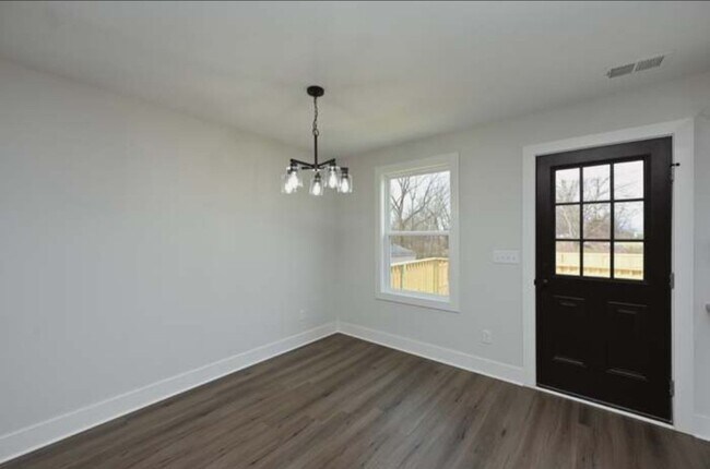 Building Photo - 1609 Elizabeth Rd