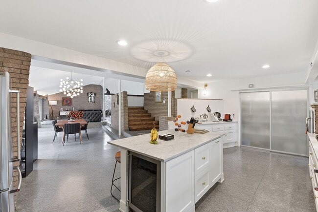 Building Photo - 4603 Ivanhoe St