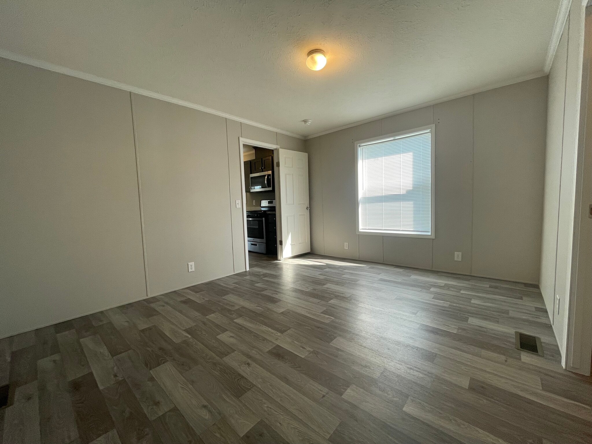 Building Photo - 15864 Marentette Dr