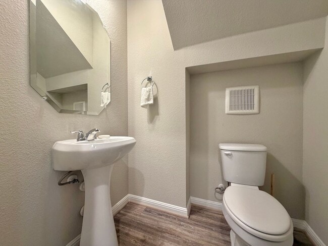 Building Photo - 207 Cherry Blossom Ln