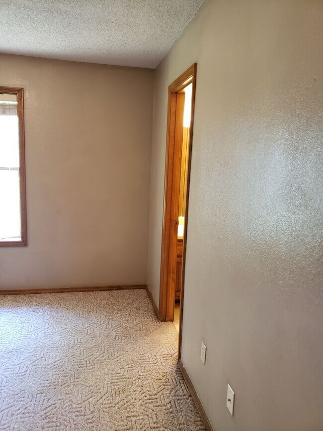 Building Photo - 3295 W Rockwood St