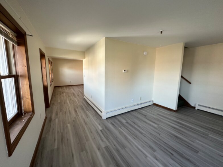 Building Photo - 12 Goldsmith Ln