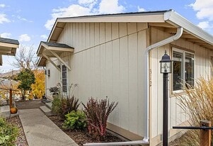 Building Photo - 312 N 18th Ave