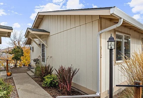 Building Photo - 312 N 18th Ave