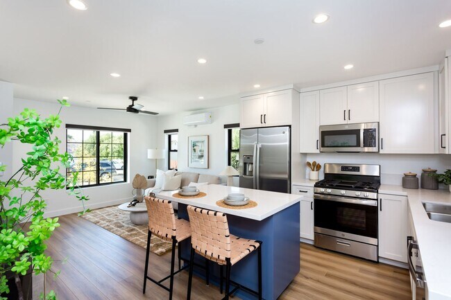 Building Photo - 2610-2612 Juan Street