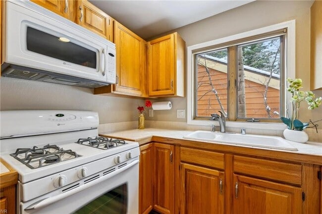Building Photo - McCloud 2 bedroom