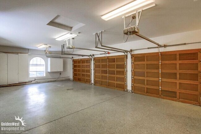 Building Photo - Bright & Spacious 4Bdm 3Ba Home in San Diego!