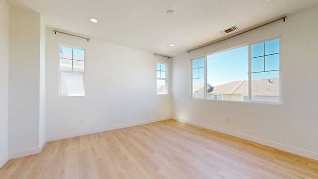 Building Photo - 1605 Rose Clover St