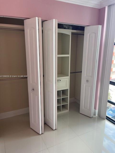 Building Photo - 1825 W 44th Pl